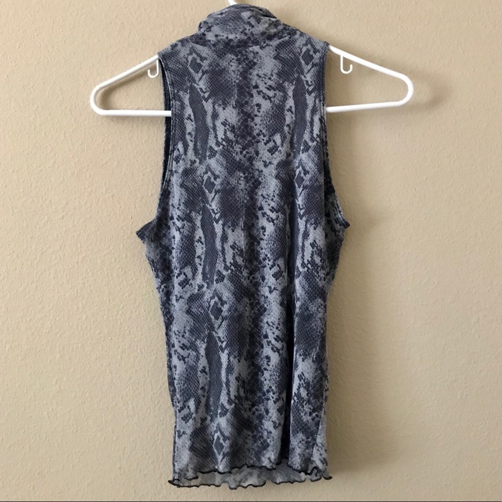 BEBE Gray Snakeskin Top - Picture 6 of 8